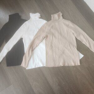 Women trutle Neck Brand New, Size Small